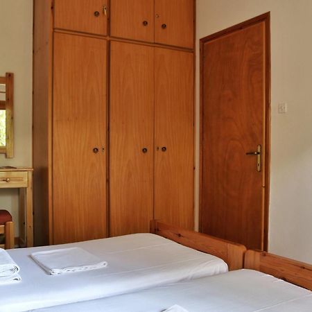 2 Space - Selfcatering Apartment Helen No 7 Xiropigado Eksteriør billede