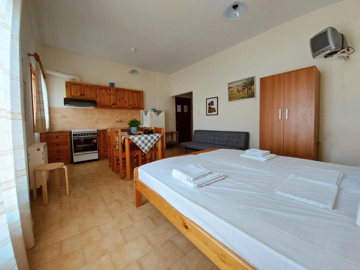 2 Space - Selfcatering Apartment Helen No 7 Xiropigado Eksteriør billede