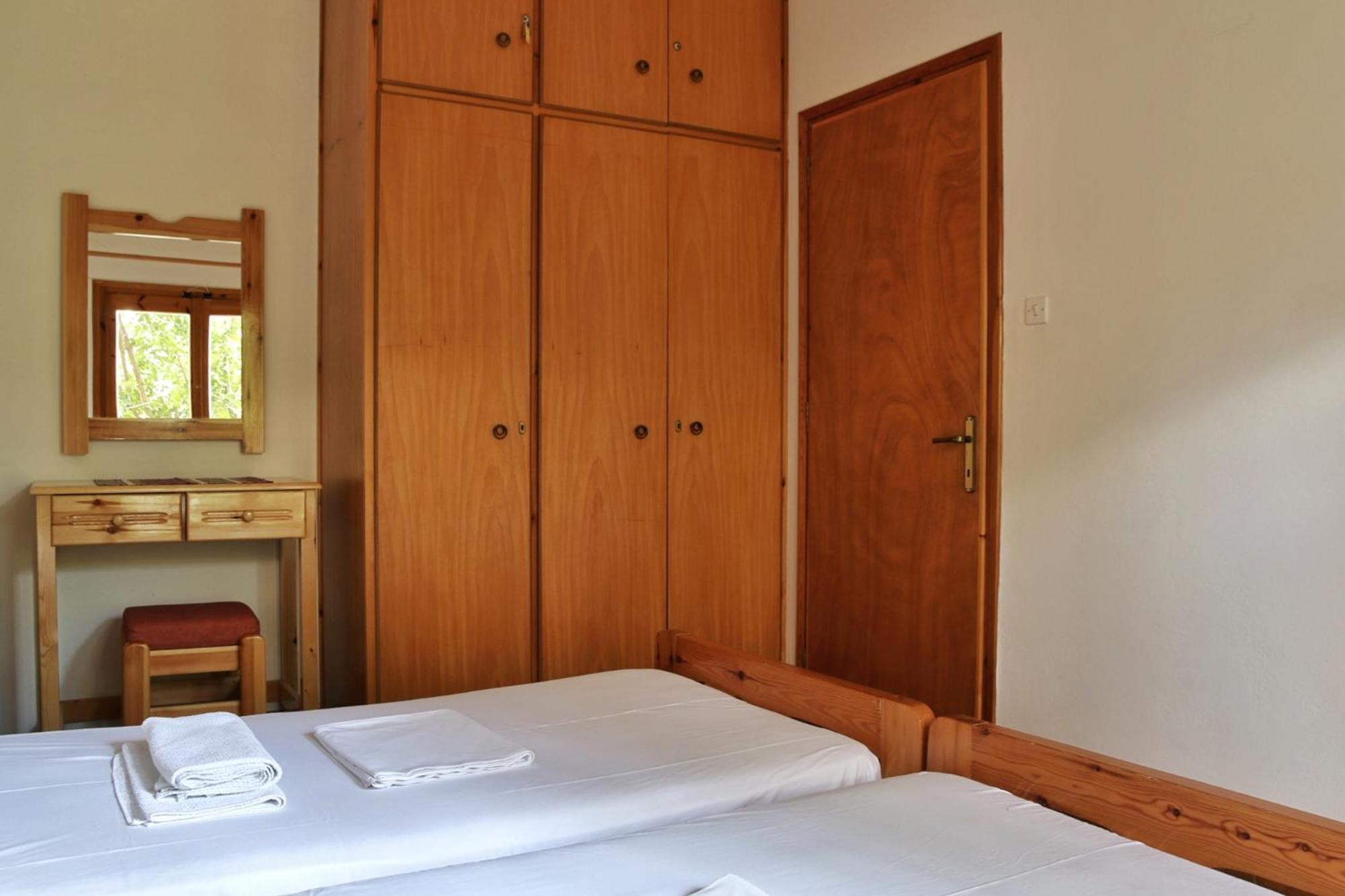 2 Space - Selfcatering Apartment Helen No 7 Xiropigado Eksteriør billede