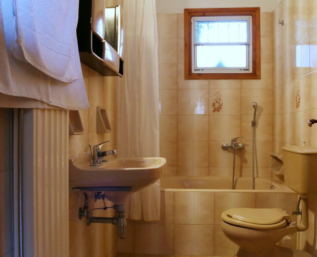2 Space - Selfcatering Apartment Helen No 7 Xiropigado Eksteriør billede